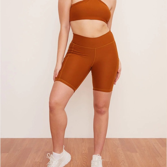 Wolven Pyramid Top Bralette - Tumeric - M - Picture 5 of 7